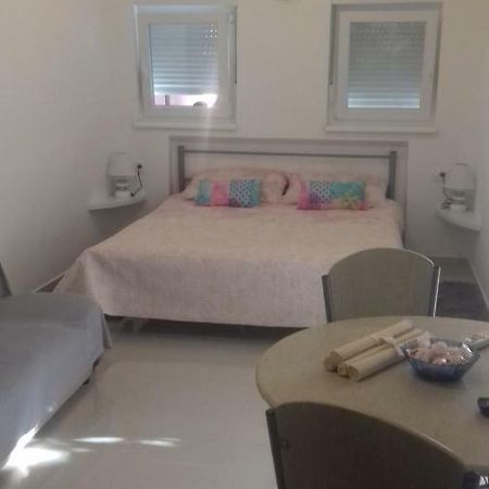 Tili Apartment Pula Luaran gambar