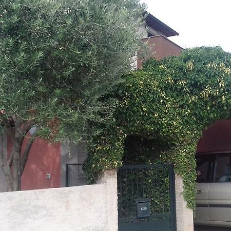 Tili Apartment Pula Luaran gambar