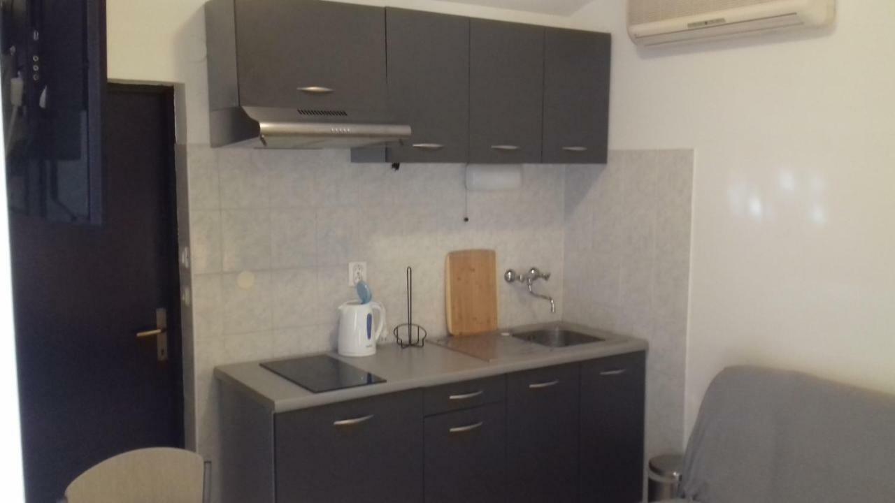 Tili Apartment Pula Luaran gambar