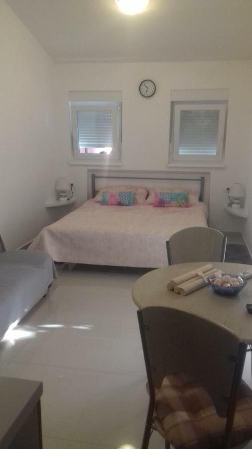 Tili Apartment Pula Luaran gambar