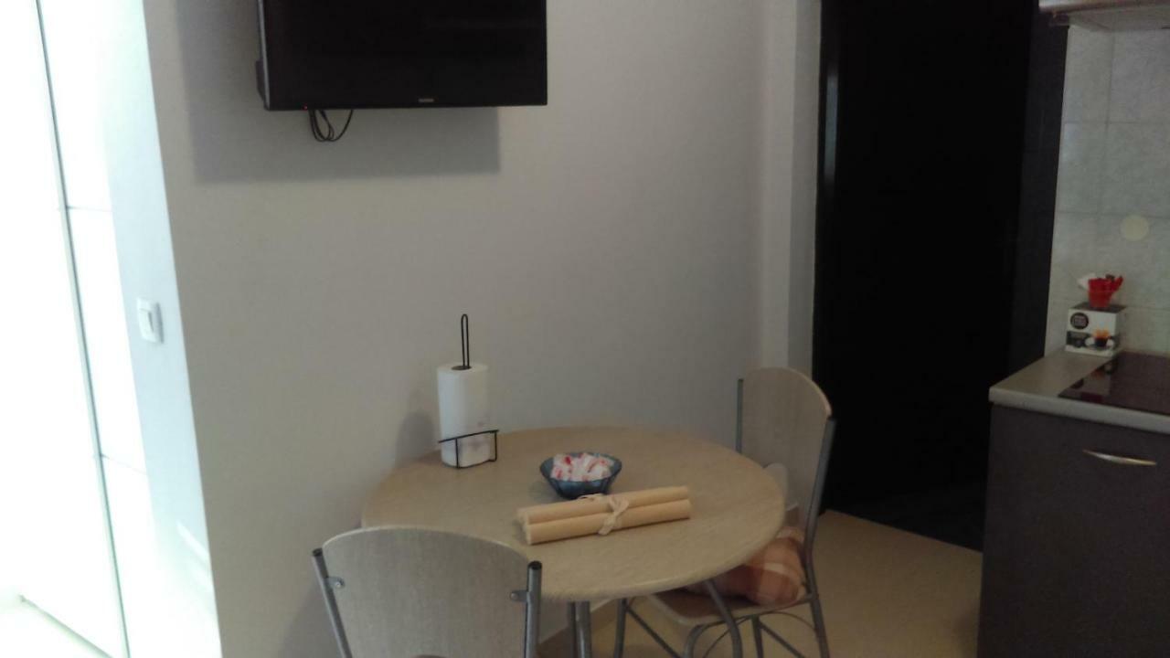 Tili Apartment Pula Luaran gambar