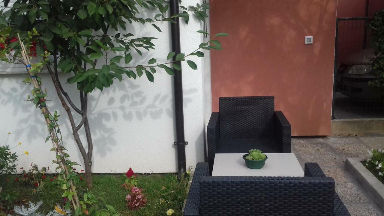Tili Apartment Pula Luaran gambar