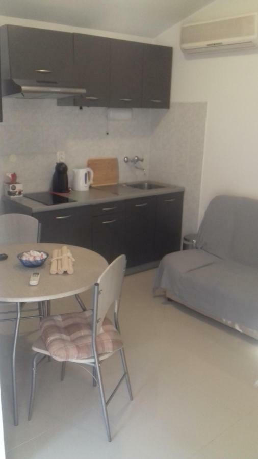 Tili Apartment Pula Luaran gambar