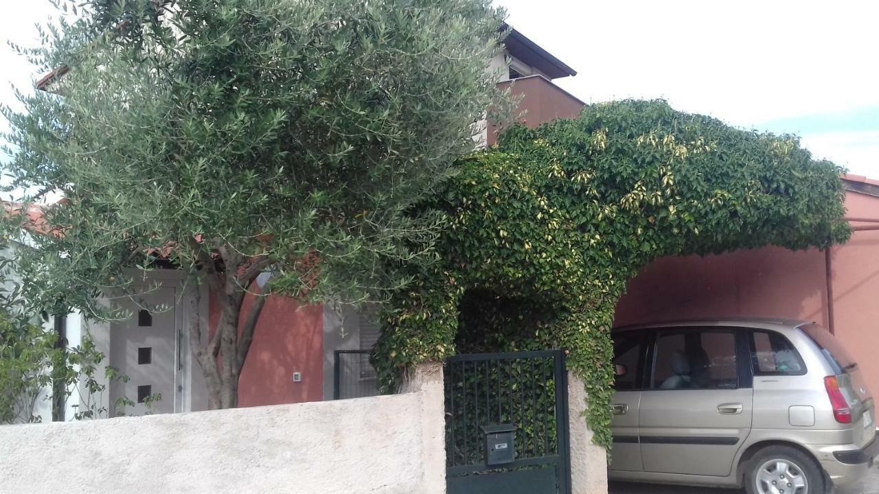 Tili Apartment Pula Luaran gambar