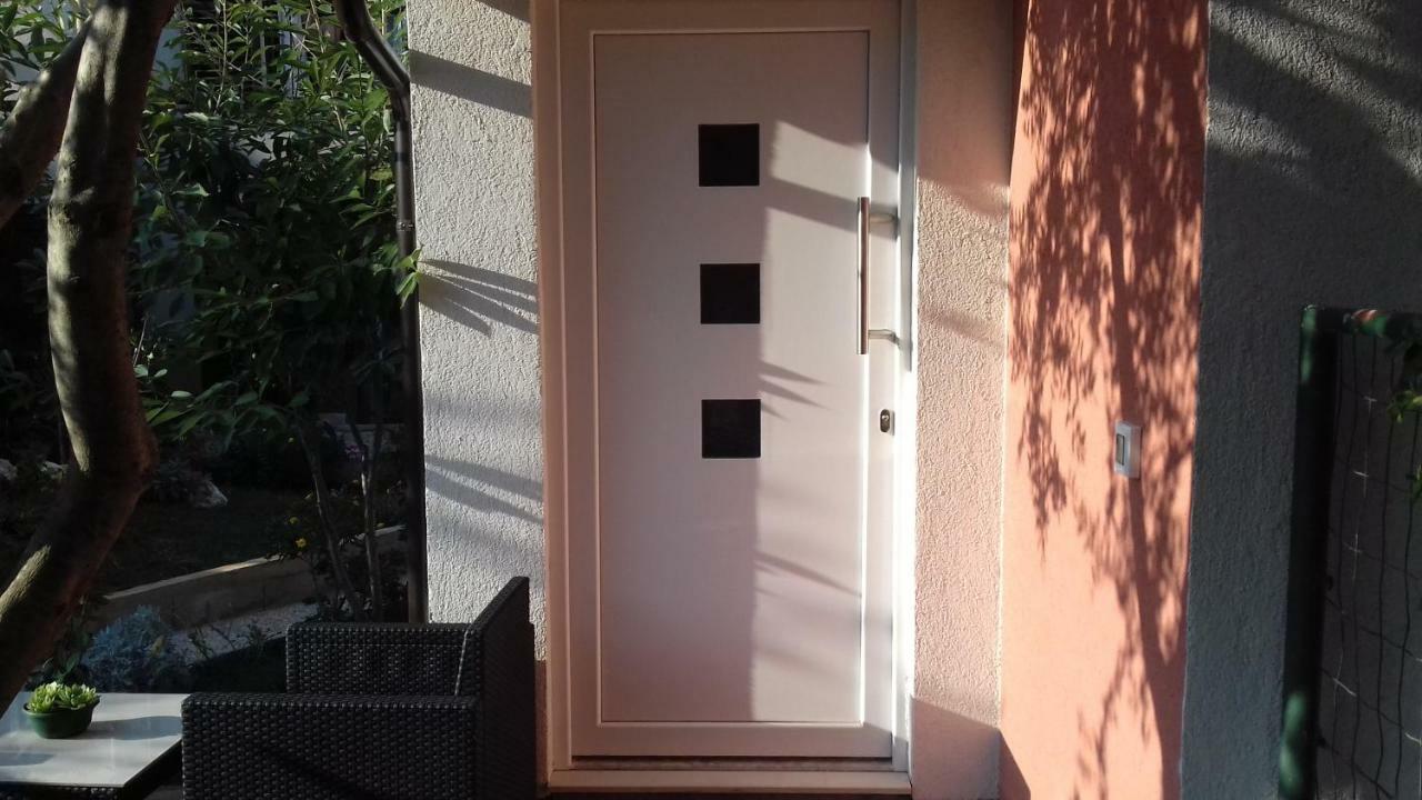 Tili Apartment Pula Luaran gambar