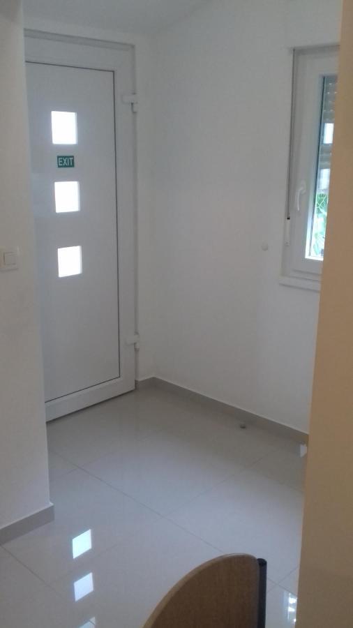 Tili Apartment Pula Luaran gambar